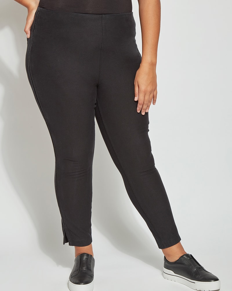 Front of a model wearing a size 1X Park Split Hem Legging in Black by Lysse New York. | dia_product_style_image_id:235973